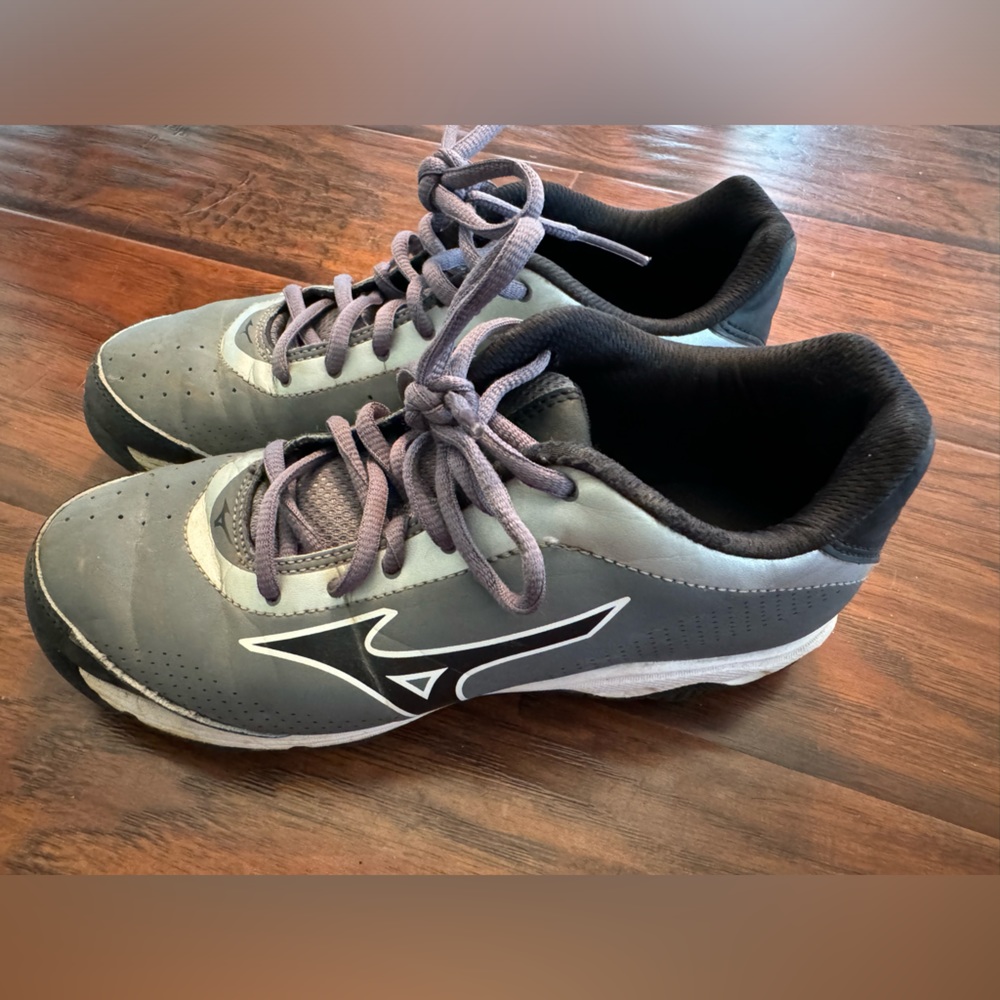 Girls Mizuno Softball Cleats 4 Youth